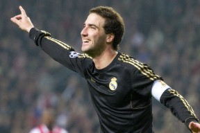 九游下载官网-球场焦点：针对每场比赛的战术建议，球场站位图解