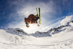 九游娱乐网站-传奇对决：史上最经典的篮球比赛1VS1单挑回顾，传奇蓝传奇红对决