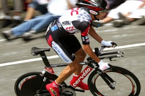 九游下载官网-“荒漠王者：沙丘与泥泞中的生死对决”，荒漠 沙漠