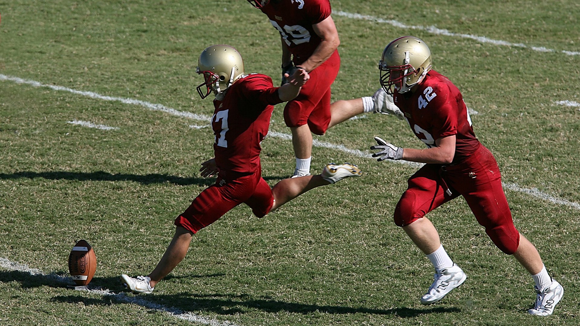 【电子判罚的争议】VAR是否降低了裁判误判率?,var裁判有几个